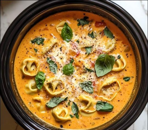 Cozy Up with Crockpot Creamy Tomato Tortellini Soup: An Easy Comfort Classic