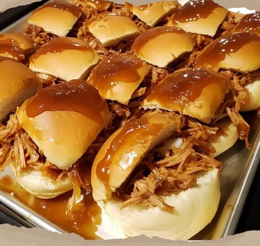 Caramelized Apple Cider Pulled Pork Sliders: A Crowd-Pleasing Favorite