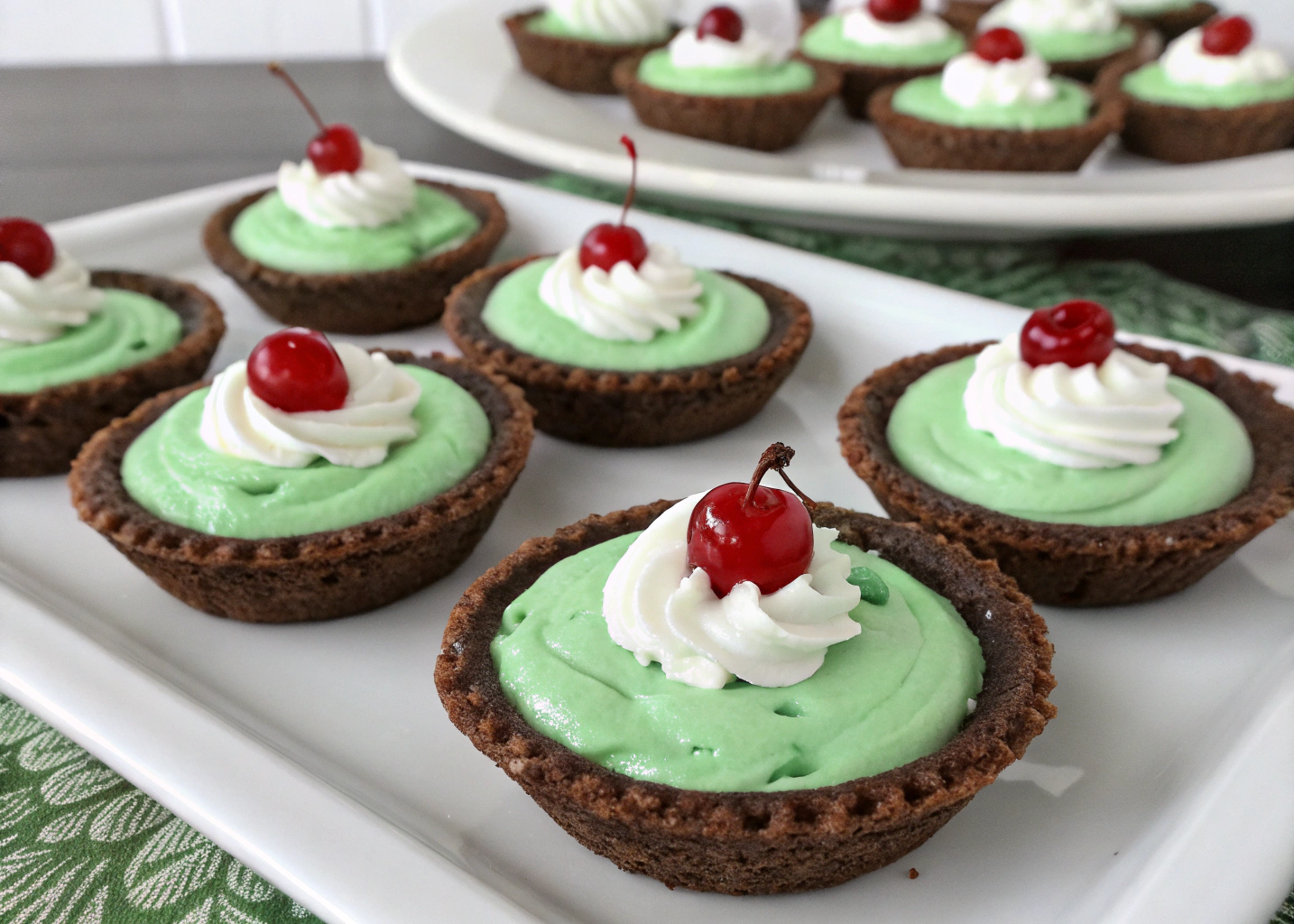 Mini Grasshopper Pies: A No-Bake Mint Chocolate Delight
